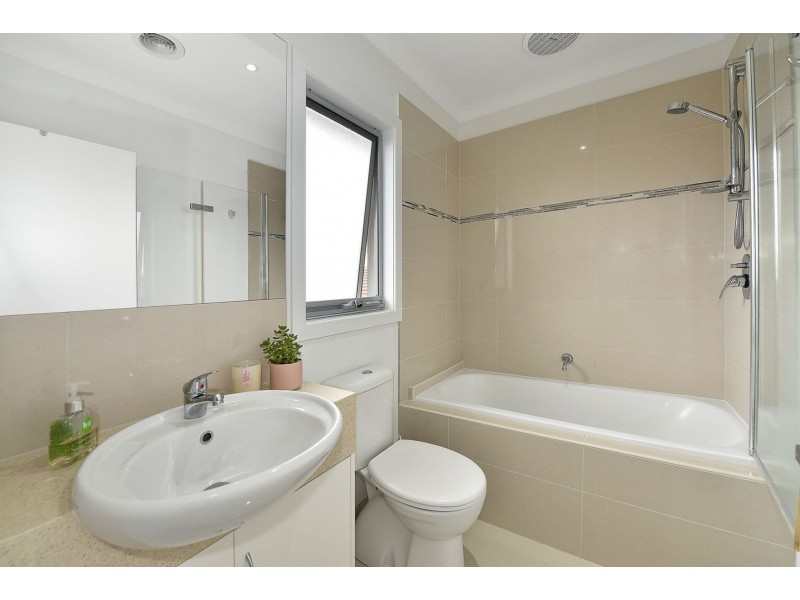 2/155 Rathcown Road, Reservoir VIC 3073