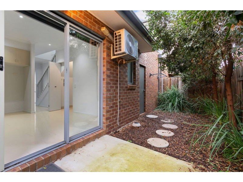 2/155 Rathcown Road, Reservoir VIC 3073