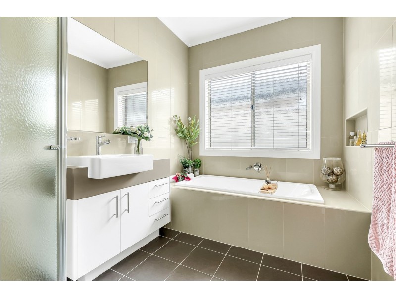37 Viewgrand Boulevard, Epping VIC 3076