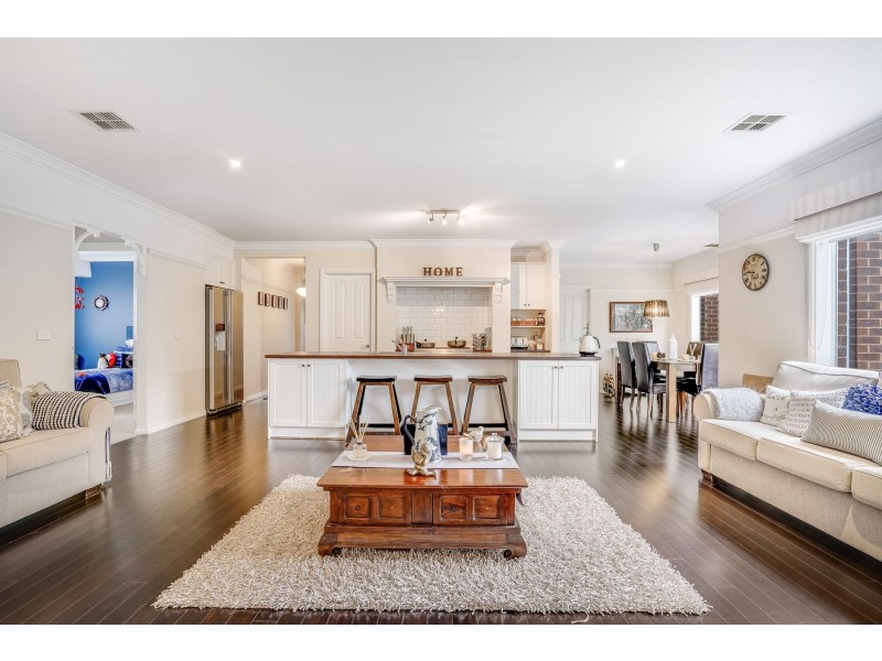 26 Kinkora Crescent, South Morang VIC 3752