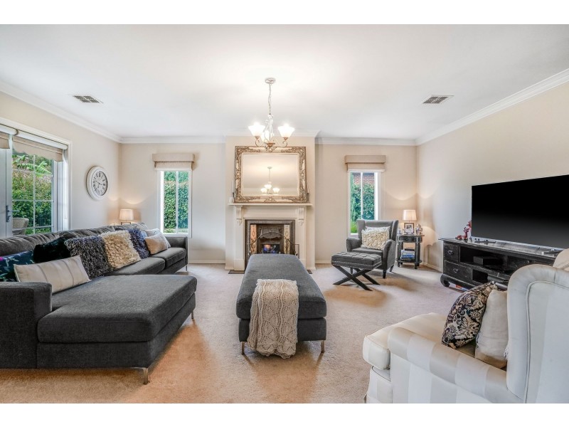 26 Kinkora Crescent, South Morang VIC 3752