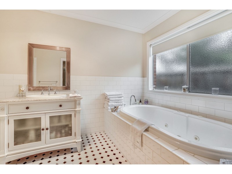 26 Kinkora Crescent, South Morang VIC 3752