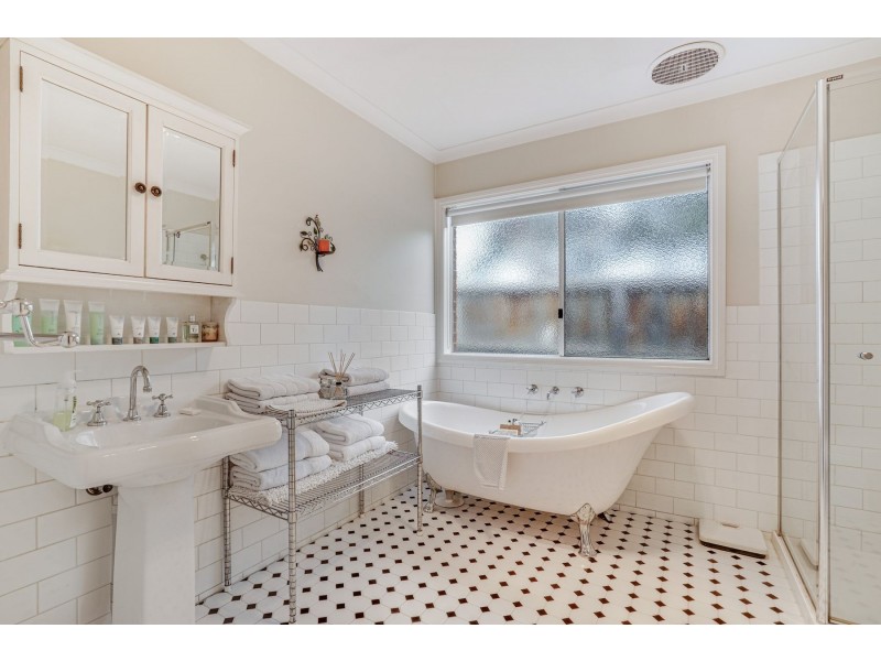 26 Kinkora Crescent, South Morang VIC 3752