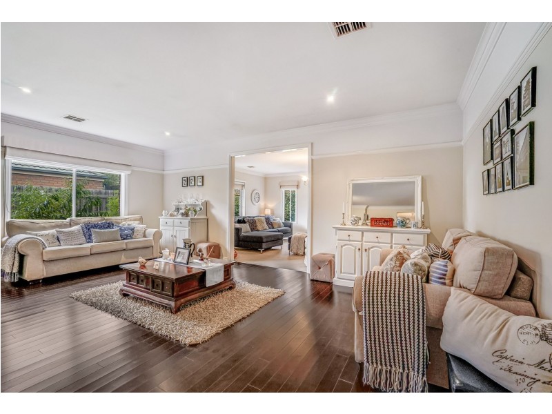 26 Kinkora Crescent, South Morang VIC 3752