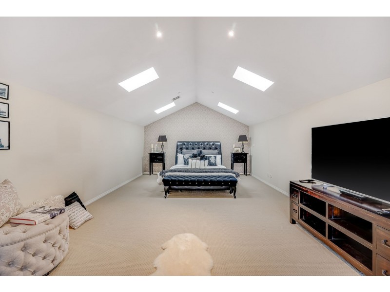 26 Kinkora Crescent, South Morang VIC 3752