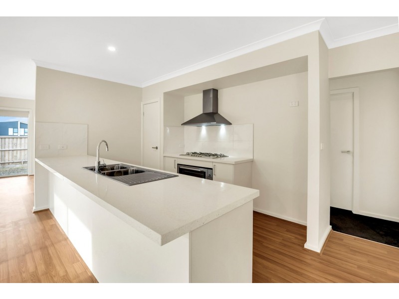 43 Fewster Circuit, Mickleham VIC 3064