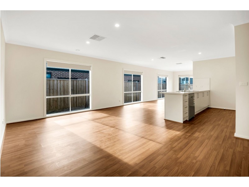 43 Fewster Circuit, Mickleham VIC 3064