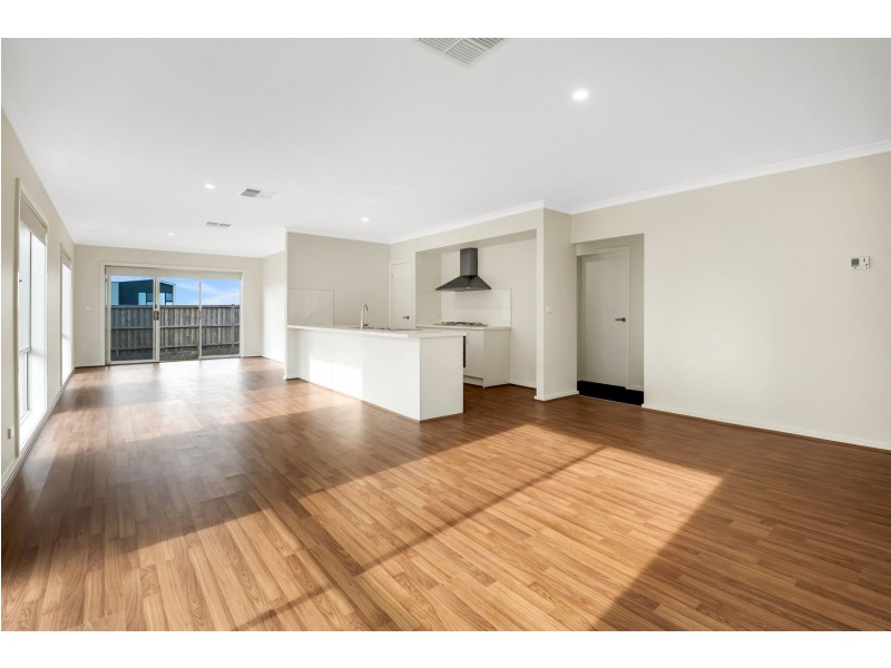 43 Fewster Circuit, Mickleham VIC 3064