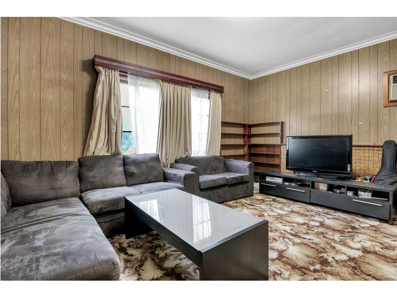 22 Lloyd Avenue, Reservoir VIC 3073