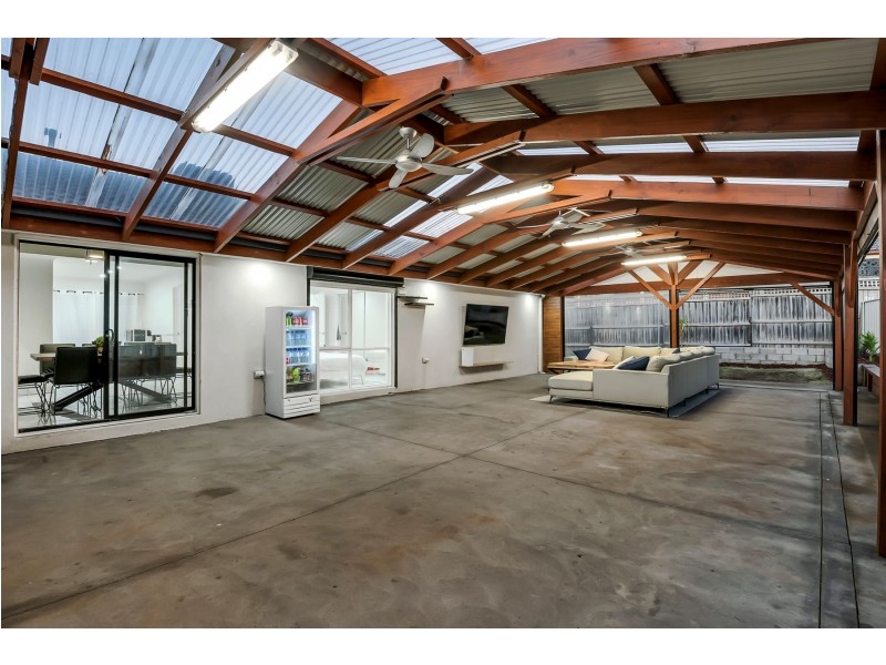 70 Prince of Wales Avenue, Mill Park VIC 3082