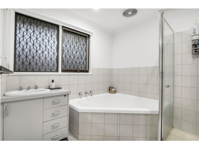 70 Prince of Wales Avenue, Mill Park VIC 3082