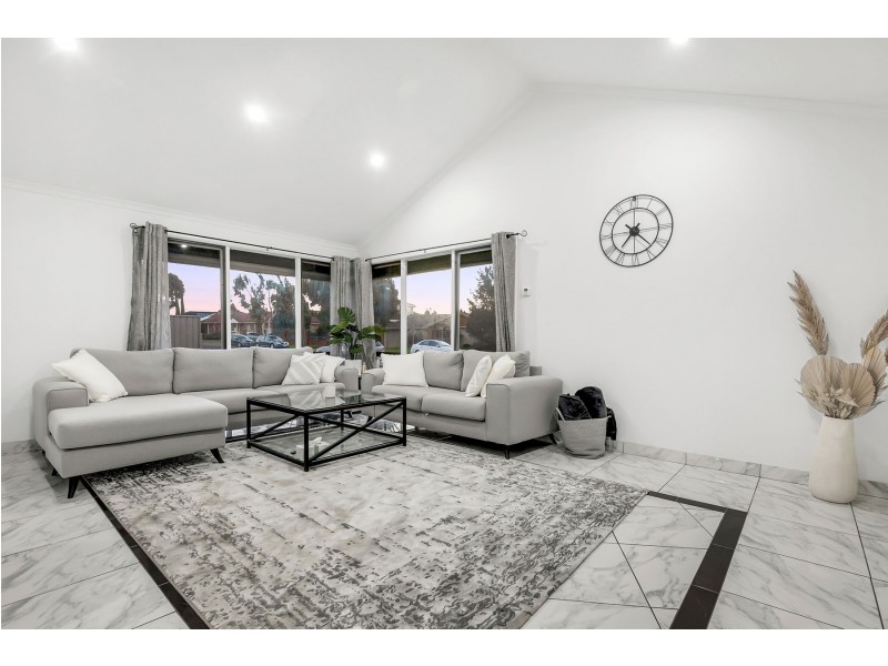 70 Prince of Wales Avenue, Mill Park VIC 3082