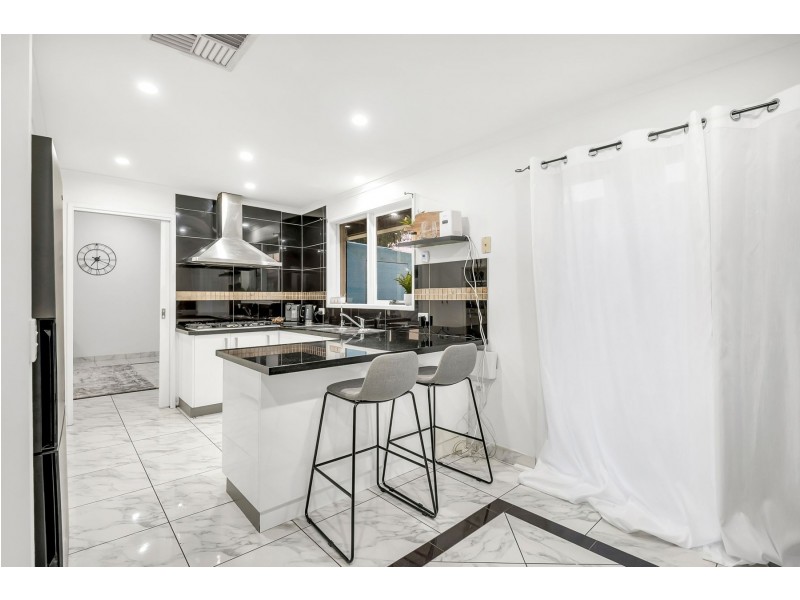 70 Prince of Wales Avenue, Mill Park VIC 3082