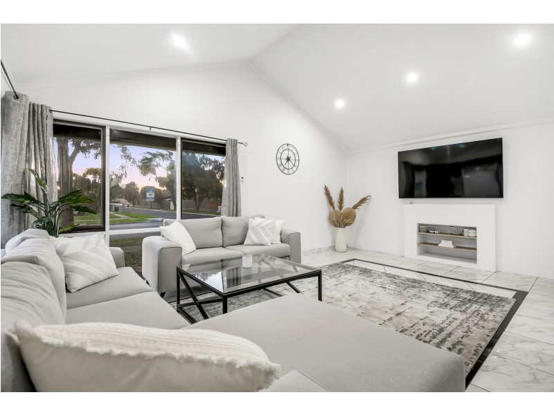 70 Prince of Wales Avenue, Mill Park VIC 3082