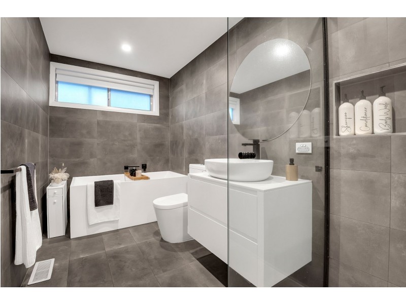 13 Currawong Avenue, Lalor VIC 3075