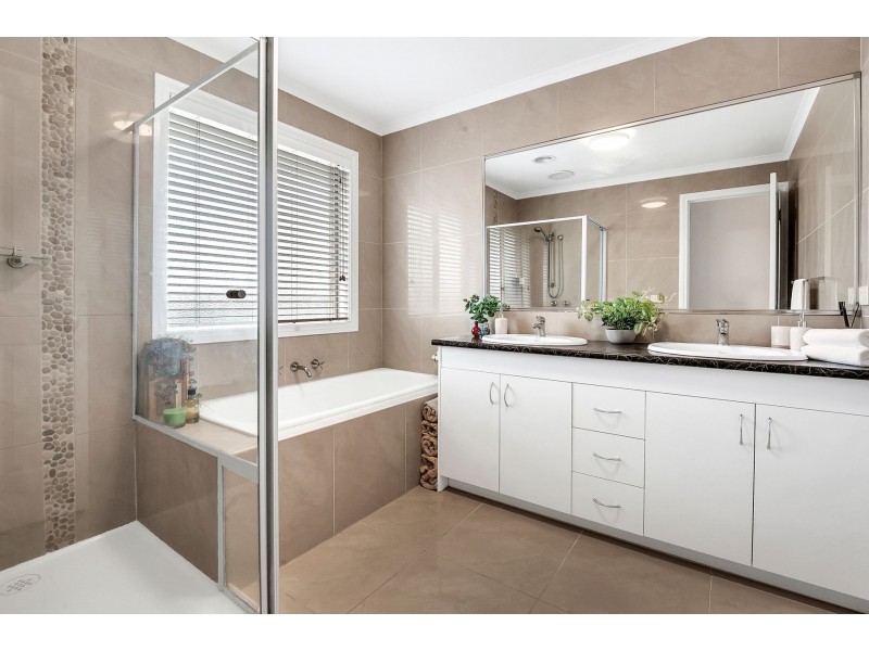 19 Lyons Rise, South Morang VIC 3752