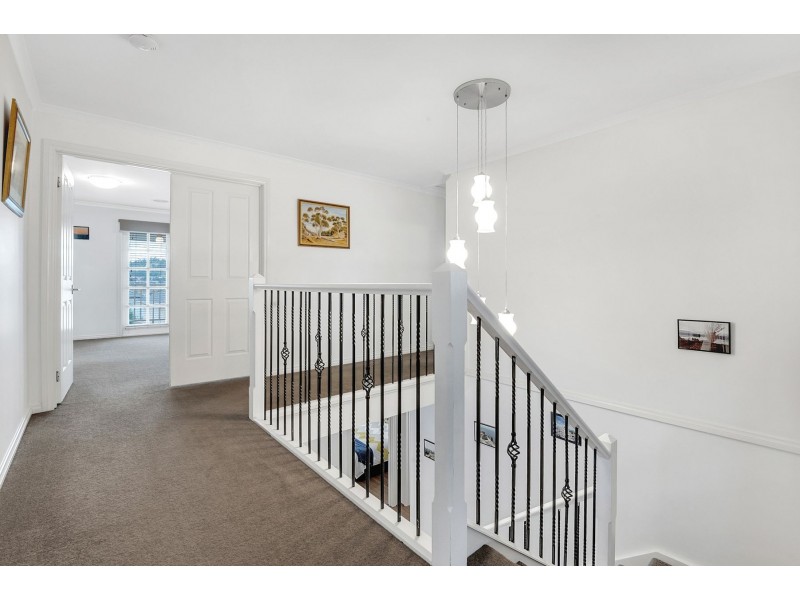 19 Lyons Rise, South Morang VIC 3752