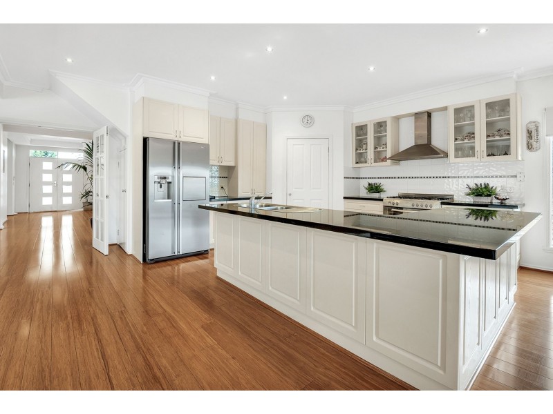 19 Lyons Rise, South Morang VIC 3752