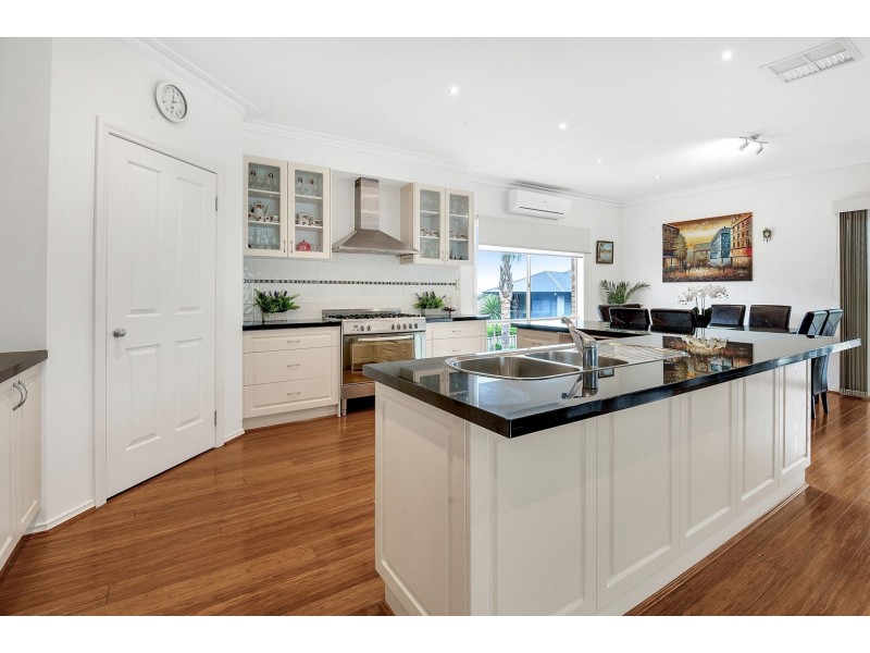 19 Lyons Rise, South Morang VIC 3752