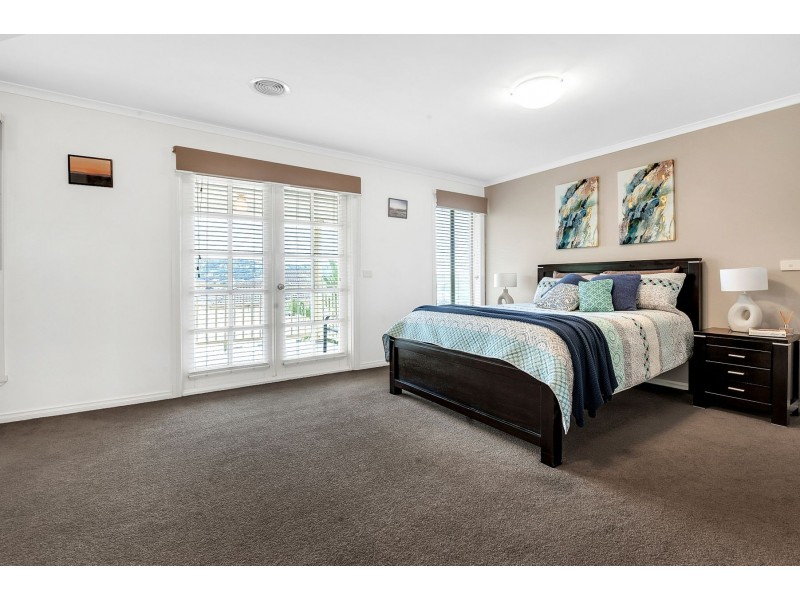 19 Lyons Rise, South Morang VIC 3752