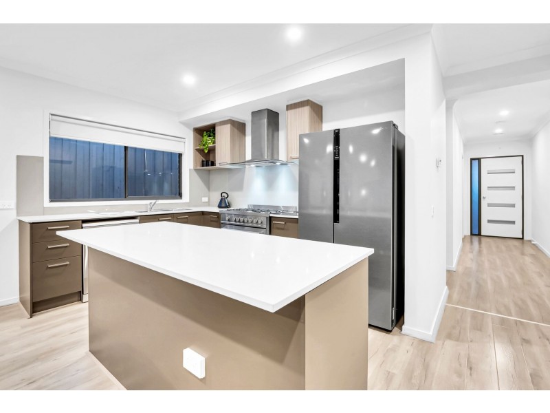 17 Osmond Crescent, Wollert VIC 3750