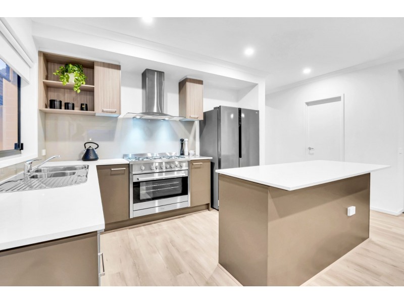 17 Osmond Crescent, Wollert VIC 3750