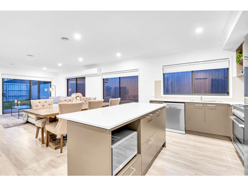 17 Osmond Crescent, Wollert VIC 3750