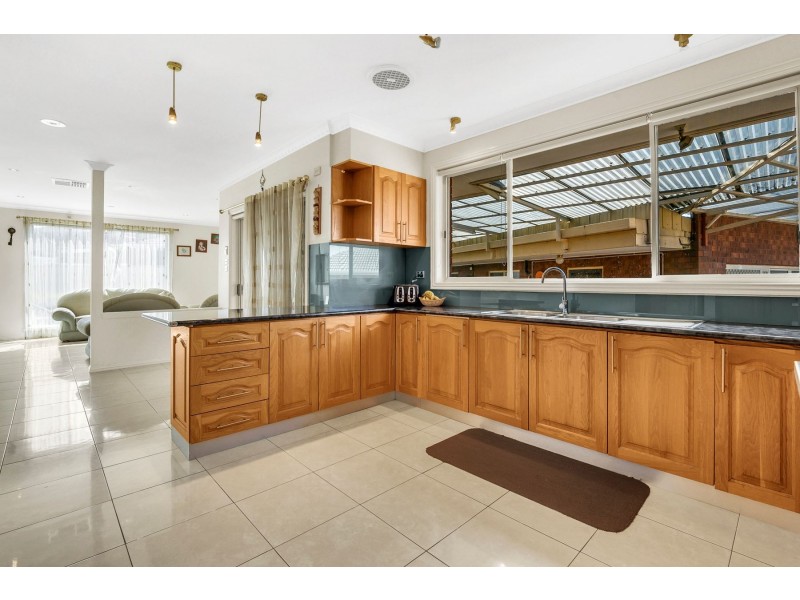 8 Teneriffe Close, Epping VIC 3076