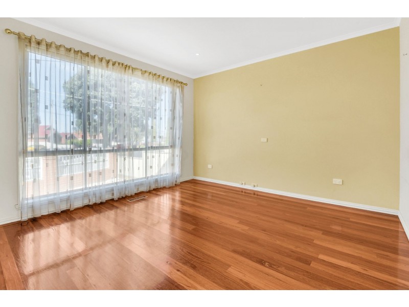 8 Teneriffe Close, Epping VIC 3076