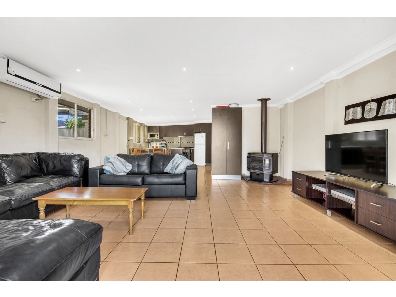 8 Teneriffe Close, Epping VIC 3076
