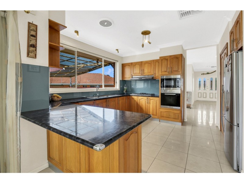 8 Teneriffe Close, Epping VIC 3076