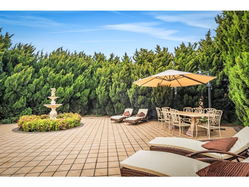 5 Hemsworth Court, Roxburgh Park VIC 3064