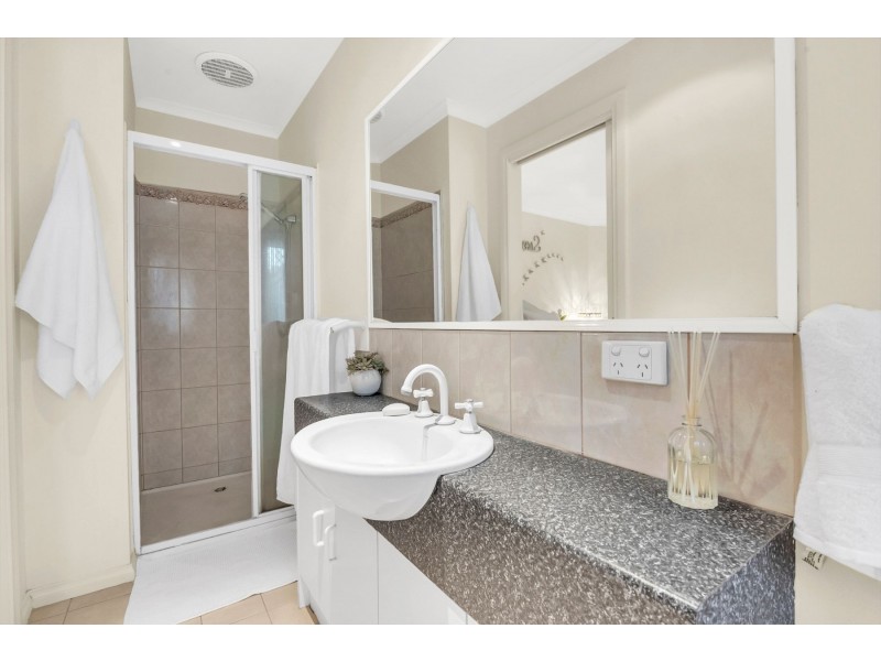 5 Hemsworth Court, Roxburgh Park VIC 3064