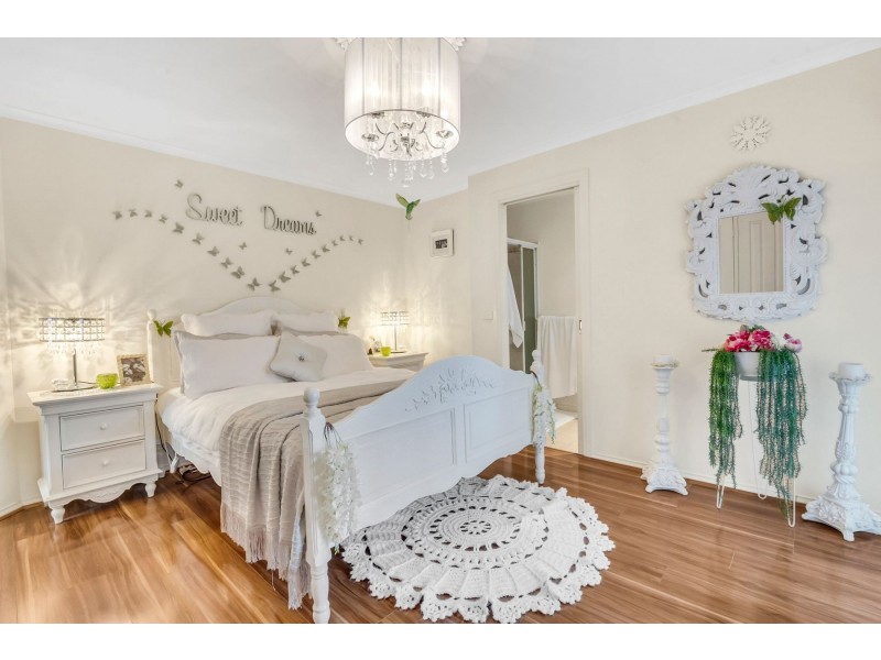 5 Hemsworth Court, Roxburgh Park VIC 3064