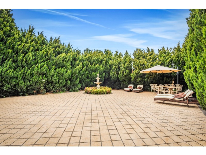 5 Hemsworth Court, Roxburgh Park VIC 3064