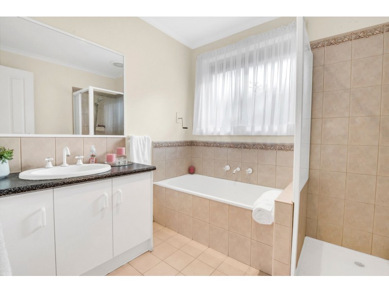 5 Hemsworth Court, Roxburgh Park VIC 3064