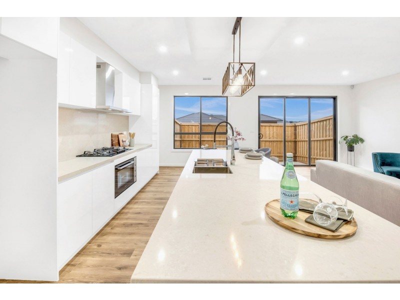 30 Clapham Avenue, Wollert VIC 3750