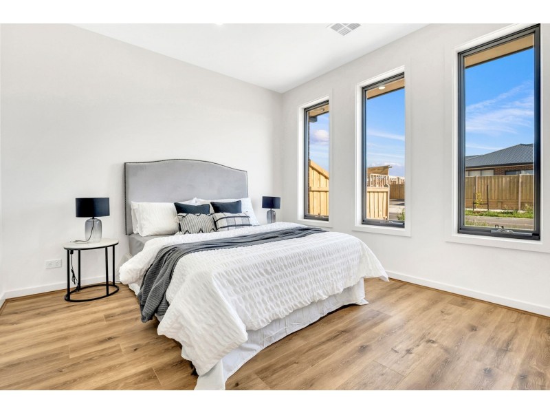 30 Clapham Avenue, Wollert VIC 3750