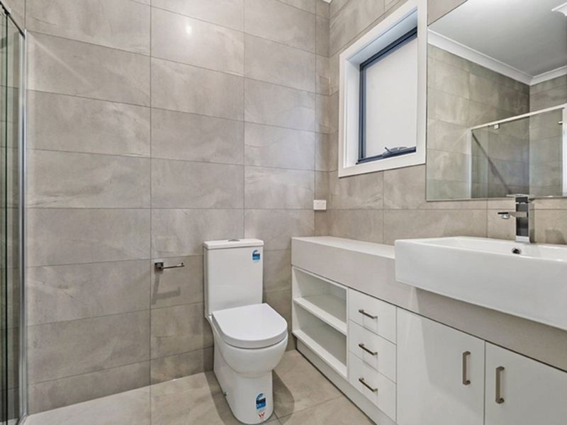 2/5 Harbury Street, Reservoir VIC 3073