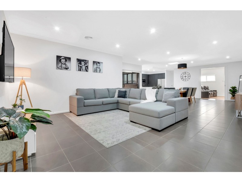 32 Alhambra Drive, Epping VIC 3076