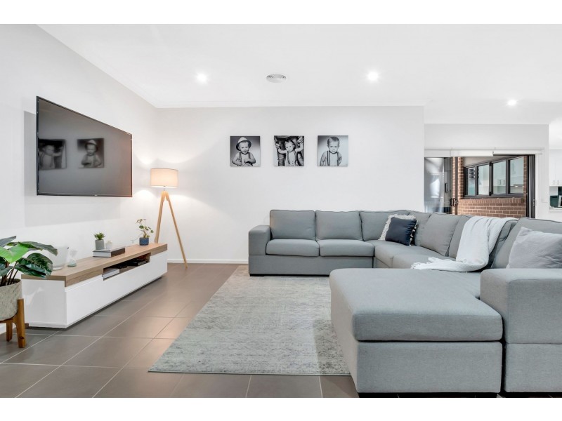 32 Alhambra Drive, Epping VIC 3076