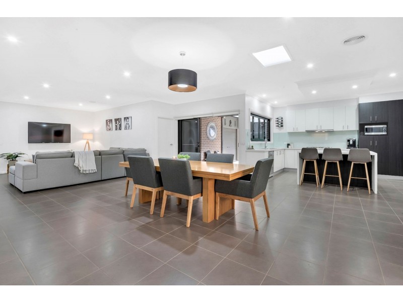 32 Alhambra Drive, Epping VIC 3076