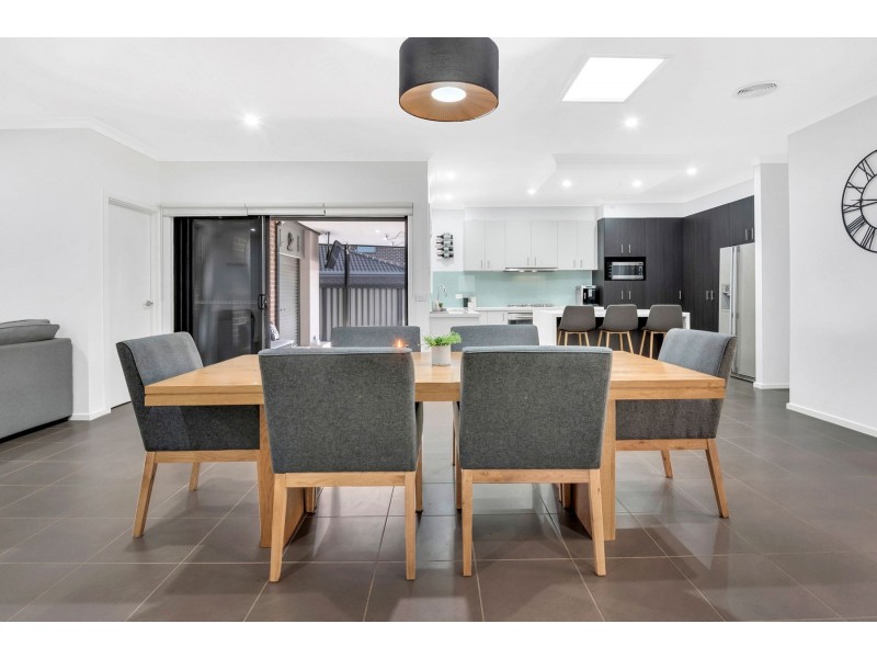 32 Alhambra Drive, Epping VIC 3076