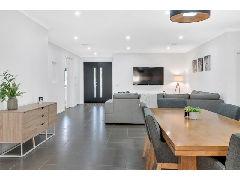 32 Alhambra Drive, Epping VIC 3076