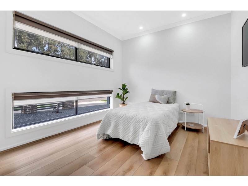 32 Alhambra Drive, Epping VIC 3076