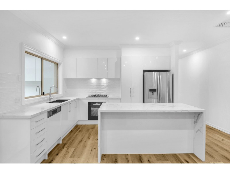 11 Benaroon Drive, Lalor VIC 3075