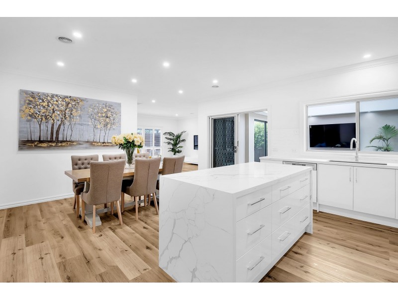 11 Benaroon Drive, Lalor VIC 3075