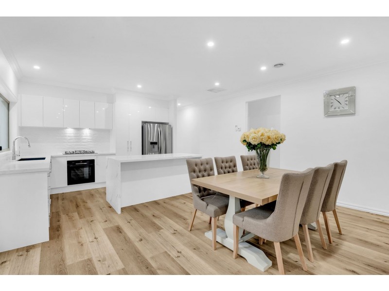 11 Benaroon Drive, Lalor VIC 3075