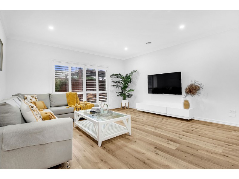 11 Benaroon Drive, Lalor VIC 3075