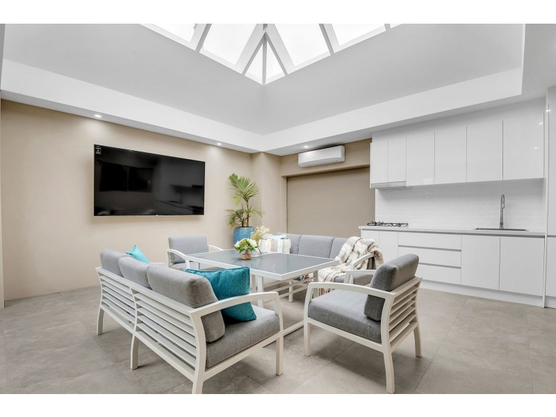 11 Benaroon Drive, Lalor VIC 3075